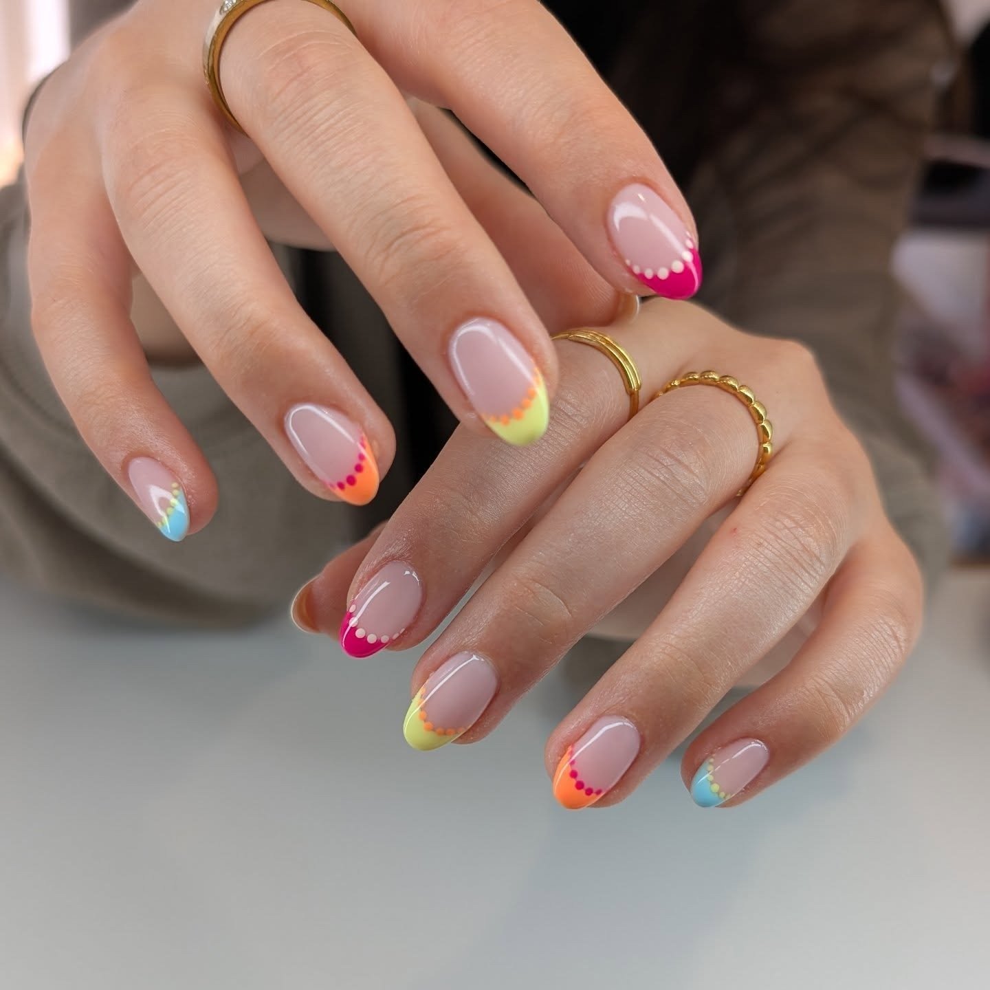 Neon Multicolor Scallop Tips