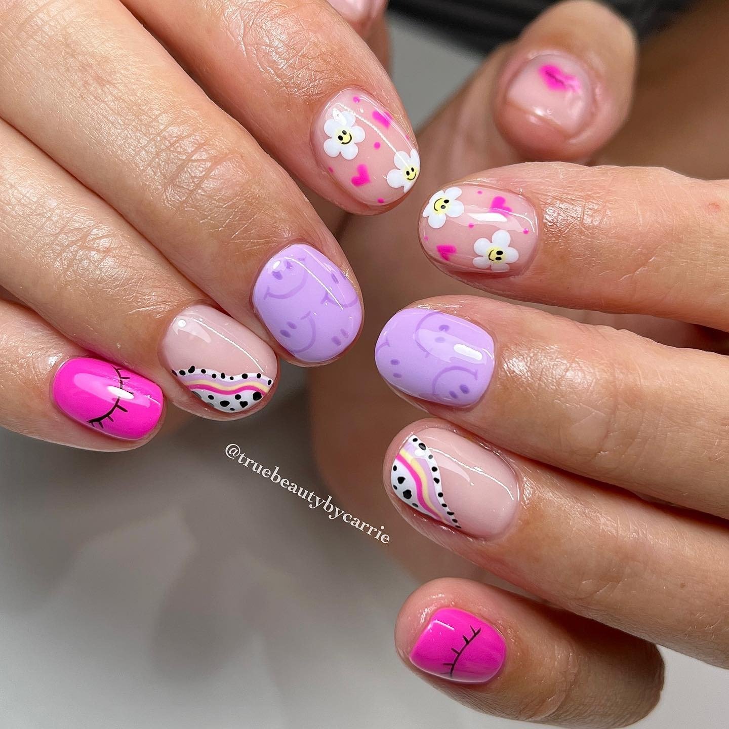 Lavender Smiley Daisy Nails