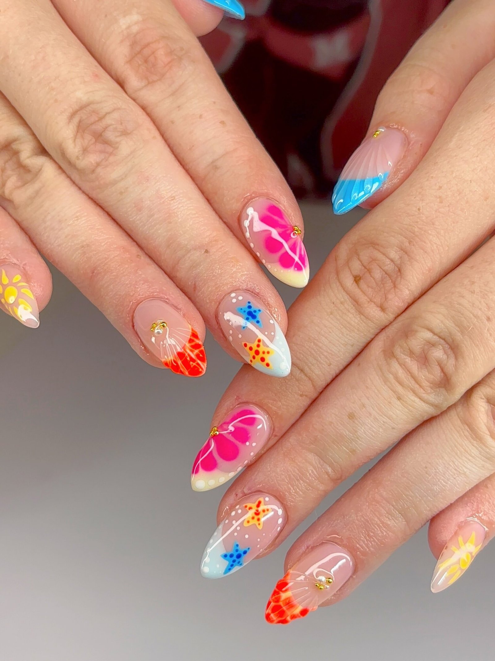 Sheer Tropical Starfish Gold Nails